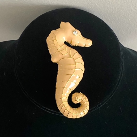 Gold Tone Beige Enamel Oversized Seahorse Brooch - Picture 1 of 5